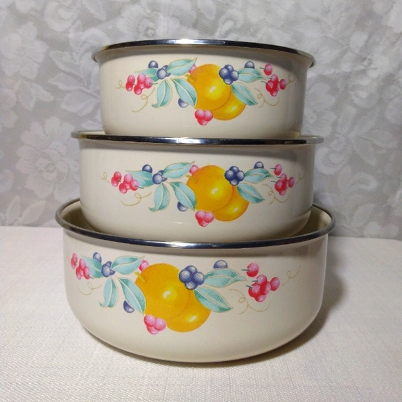 Vintage Enamelware Fruit and Cream Nesting Bowls set of 3 - Picture 1 of 9